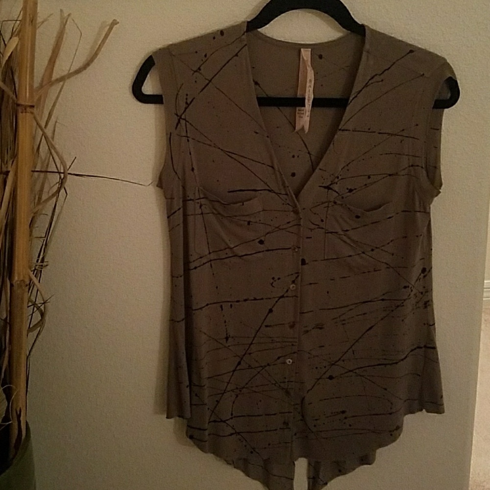 Bailey 44 summer abstract top